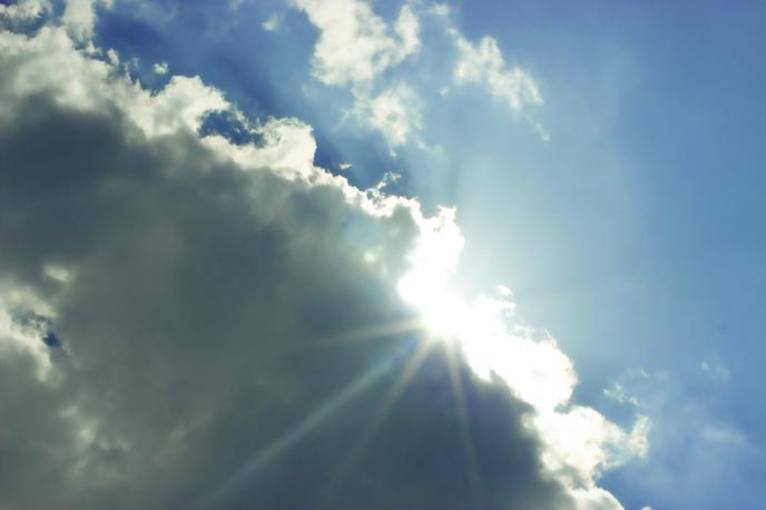 Sonce, vreme, sončni žarki | Prvomajske počitnice bo spremljalo nestanovitno vreme. | Foto Shutterstock