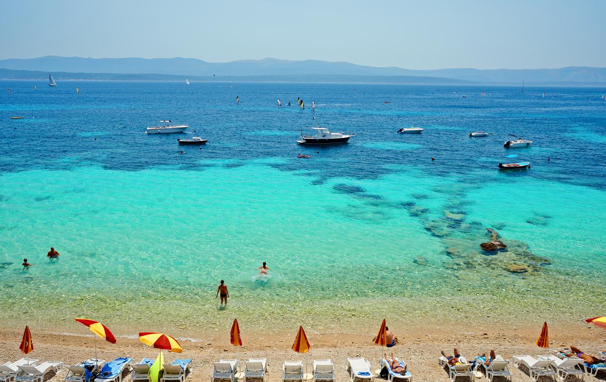 plaža, hrvaška, morje, poletje | Za prvomajske praznike bodo v morje skočili le najpogumnejši.  | Foto Shutterstock