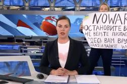Ruska novinarka s hčerko pobegnila iz hišnega pripora in pristala na seznamu iskanih oseb