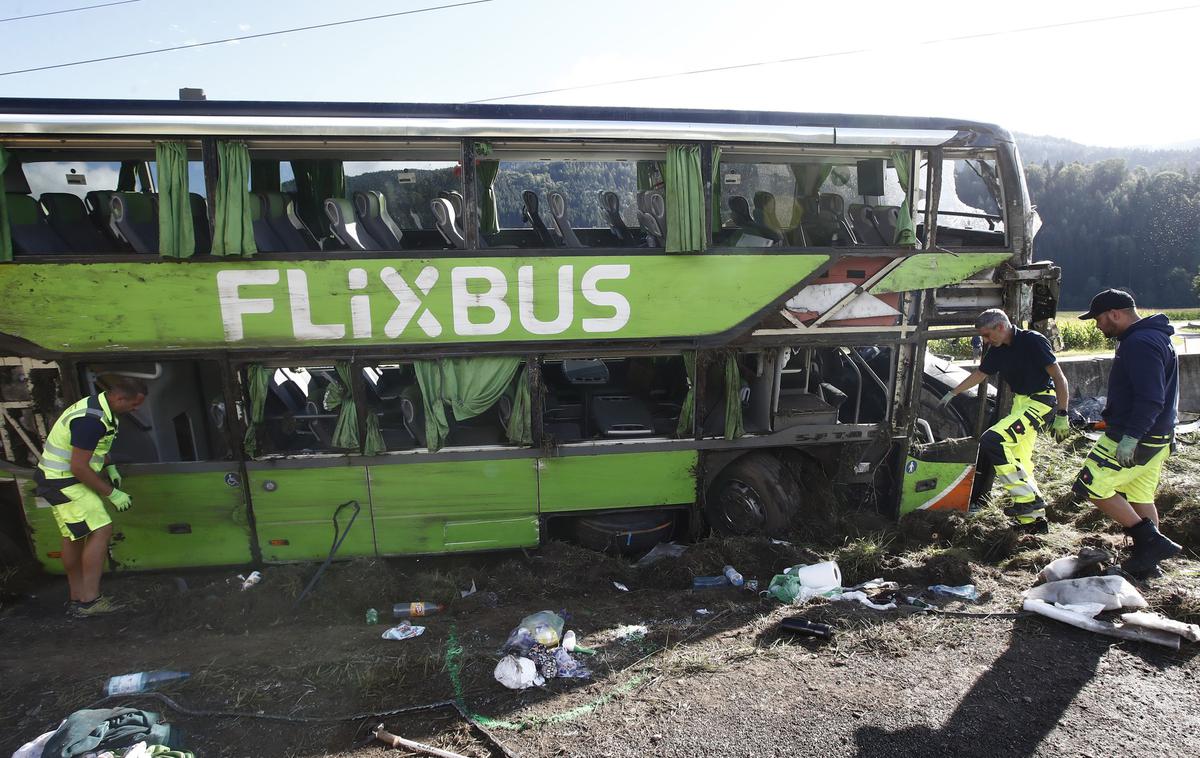 Nesreča Flixbusa v Avstriji | V nesreči je bil udeležen potovalni avtobus prevoznika Flixbus. | Foto Profimedia